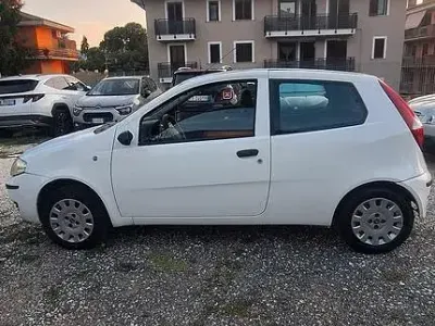 Usata Fiat Punto Classica 60 CV (44 kW) 2009 Bianco Utilitaria