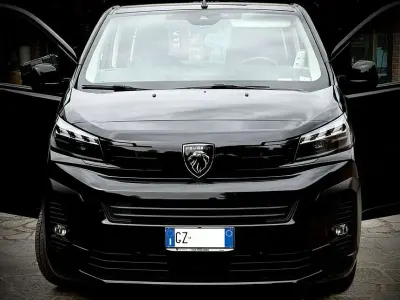 Usata Peugeot Traveller Business-Line 179 CV (131 kW) 2025 Nero Monovolume