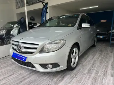 Usata Mercedes B180 Premium 122 CV (89 kW) 2012 Grigio Utilitaria