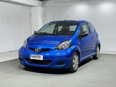 Usata Toyota Aygo 68 CV (50 kW) 2012 Blu Utilitaria