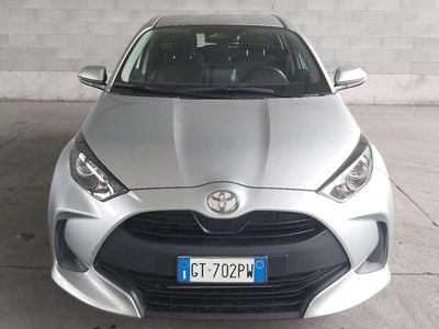 Usata Toyota Yaris Hybrid Active 92 CV (67 kW) 2024 Silver met Berlina