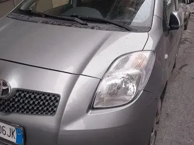 Second-hand Toyota Yaris Verso 90 CP (66 kW) 2006 Gri Monovolum
