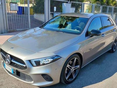 Usata Mercedes A180 116 CV (85 kW) 2019 Oro Berlina