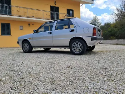 Usata Lancia Delta 78 CV (57 kW) 1989 Grigio Utilitaria