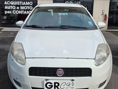 Usata Fiat Grande Punto 77 CV (56 kW) 2011 Bianco Utilitaria