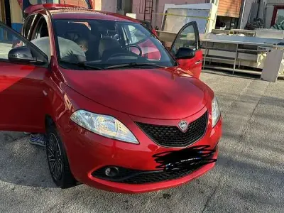 Usata Lancia Ypsilon Gold 80 CV (58 kW) 2018 Utilitaria