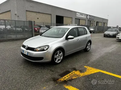 Usata VW Golf VI Comfortline 102 CV (75 kW) 2009 Grigio Utilitaria