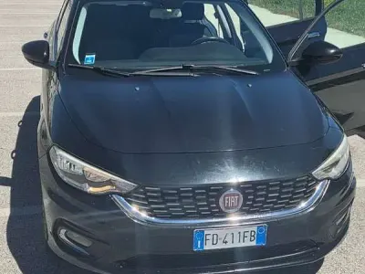 Usata Fiat Tipo Lounge 120 CV (88 kW) 2016 Nero Berlina