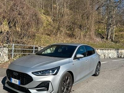 Begagnad Ford Focus 2024 Grå Sedan