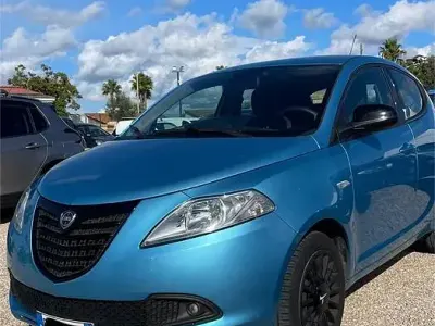 Usata Lancia Ypsilon 69 CV (50 kW) 2015 Bluazzurro Utilitaria