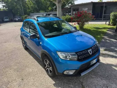 Usado Dacia Sandero Comfort 90 CV (66 kW) 2018 Azul Berlina