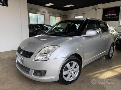Begagnad Suzuki Swift 92 HK (67 kW) 2010 Grå Halvkombi