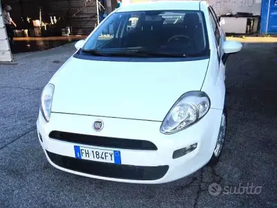 Usata Fiat Punto Street 95 CV (69 kW) 2017 Bianco Utilitaria