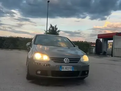 Usata VW Golf V 105 CV (77 kW) 2007 Grigio Berlina