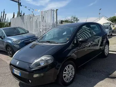 Usata Fiat Punto Lounge 77 CV (56 kW) 2012 Nero Utilitaria