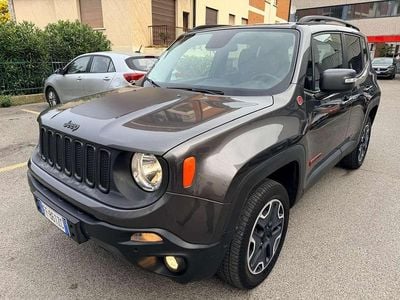 Usata Jeep Renegade Trailhawk 170 CV (125 kW) 2016 Grigio SUV