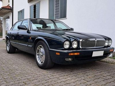 Usata Jaguar XJ6 Executive 211 CV (155 kW) 1997 Verde Berlina