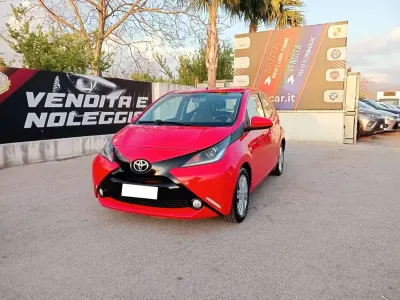 Usata Toyota Aygo X-clusiv 69 CV (50 kW) 2015 Rosso Utilitaria