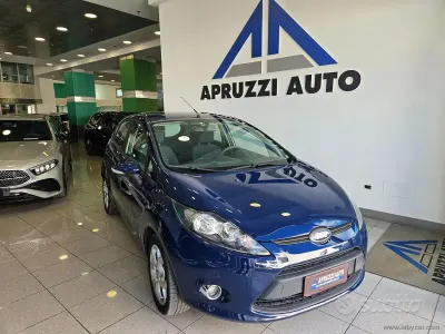 Usata Ford Fiesta Titanium 71 CV (52 kW) 2012 Blu Utilitaria