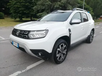 Usata Dacia Duster Prestige 101 CV (74 kW) 2022 Bianco SUV
