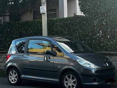 Usata Peugeot 1007 70 CV (51 kW) 2006 Grigio Monovolume