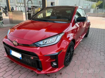 Usata Toyota Yaris 261 CV (191 kW) 2021 Rosso Utilitaria