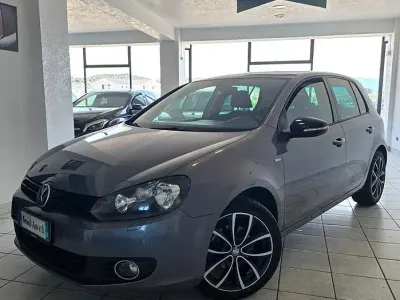 Usata VW Golf VII Edition 105 CV (77 kW) 2012 Grigio Berlina