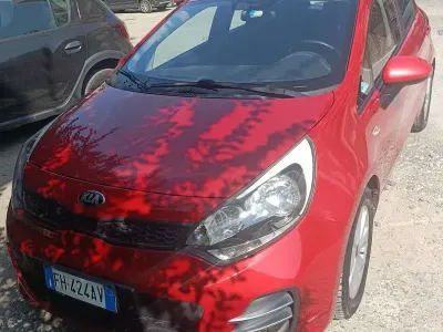 Usata Kia Rio 84 CV (61 kW) 2017 Rosso Berlina
