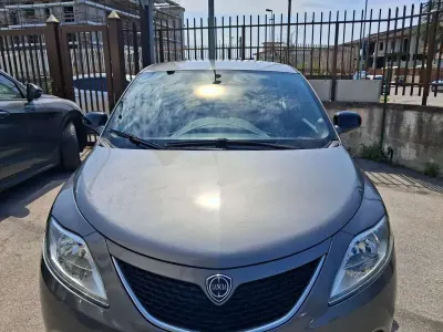 Usata Lancia Ypsilon 69 CV (50 kW) 2016 Grigio Utilitaria