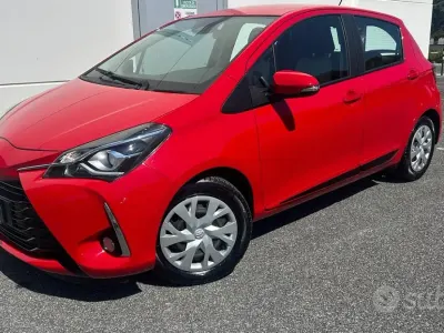 Usata Toyota Yaris Active 72 CV (52 kW) 2019 Rosso Berlina