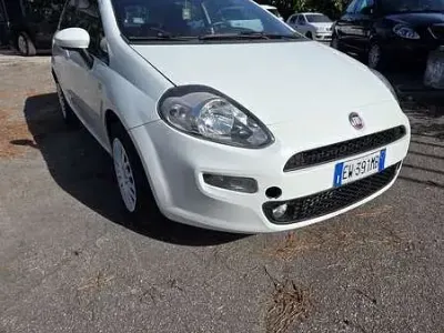 Usata Fiat Punto Easy 75 CV (55 kW) 2013 Utilitaria