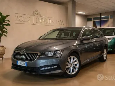 Usata Skoda Superb 150 CV (110 kW) 2022 Grigio scuro Station wagon