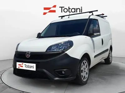 Usata Fiat Doblò Lounge 105 CV (77 kW) 2022 Bianco Monovolume