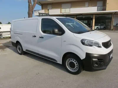 Begagnad Peugeot Expert Premium 102 HK (75 kW) 2023 Vit Van