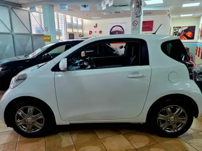 Usata Toyota iQ Lounge 68 CV (50 kW) 2009 Bianco Utilitaria