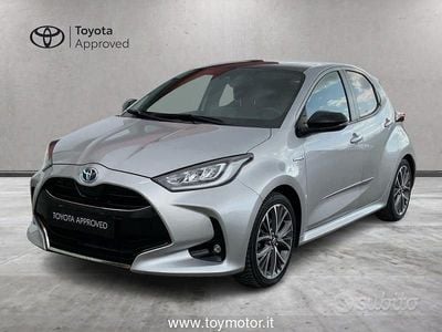 Usata Toyota Yaris Hybrid Lounge 115 CV (84 kW) 2021 Grigio Berlina