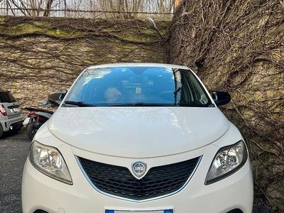 Usata Lancia Ypsilon 85 CV (62 kW) 2013 Bianco Utilitaria