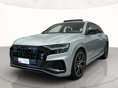 Usata Audi Q8 Comfort 286 CV (210 kW) 2023 Grigio satellite metallizzato SUV