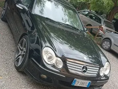 Usata Mercedes 220 150 CV (110 kW) 2004 Nero Coupé