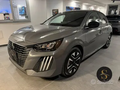 Usata Peugeot 208 Allure 101 CV (74 kW) 2025 Grigio Utilitaria