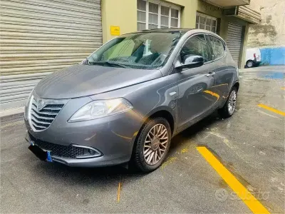 Gebraucht Lancia Ypsilon Platinum 69 PS (50 kW) 2014 Grau Kleinwagen