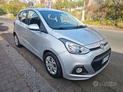 Argento Usata 2015 Hyundai i10 Comfort Utilitaria | 7000 € (Buon prezzo)