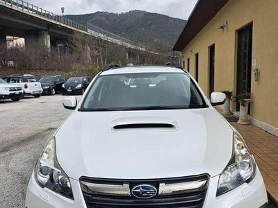 Usata Subaru Outback Trend 150 CV (110 kW) 2014 Bianco Station wagon