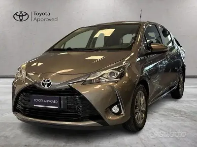 Usata Toyota Yaris Active 72 CV (52 kW) 2020 Grigio Berlina