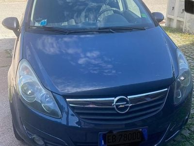 Usata Opel Corsa Edition 75 CV (55 kW) 2010 Blu/azzurro Utilitaria
