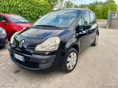 Käytetty Renault Modus Dynamique 75 HP (55 kW) 2008 Musta Tila-auto