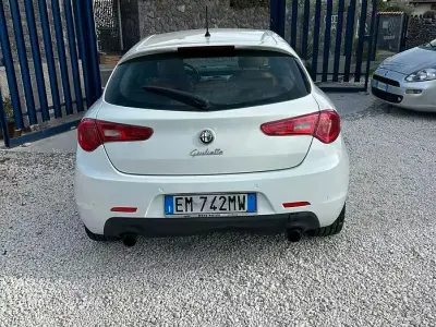 Usata Alfa Romeo Giulietta Exclusive 140 CV (102 kW) 2012 Bianco Utilitaria