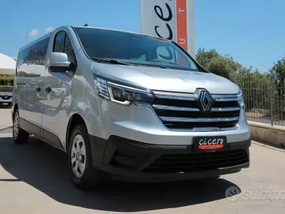 Usata Renault Trafic 150 CV (110 kW) 2024 Grigio Monovolume
