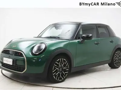 Usata Mini Cooper Favoured 150 kW (204 CV) 2025 Nero Utilitaria