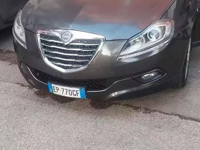 Usata Lancia Delta 120 CV (88 kW) 2012 Grigio Utilitaria